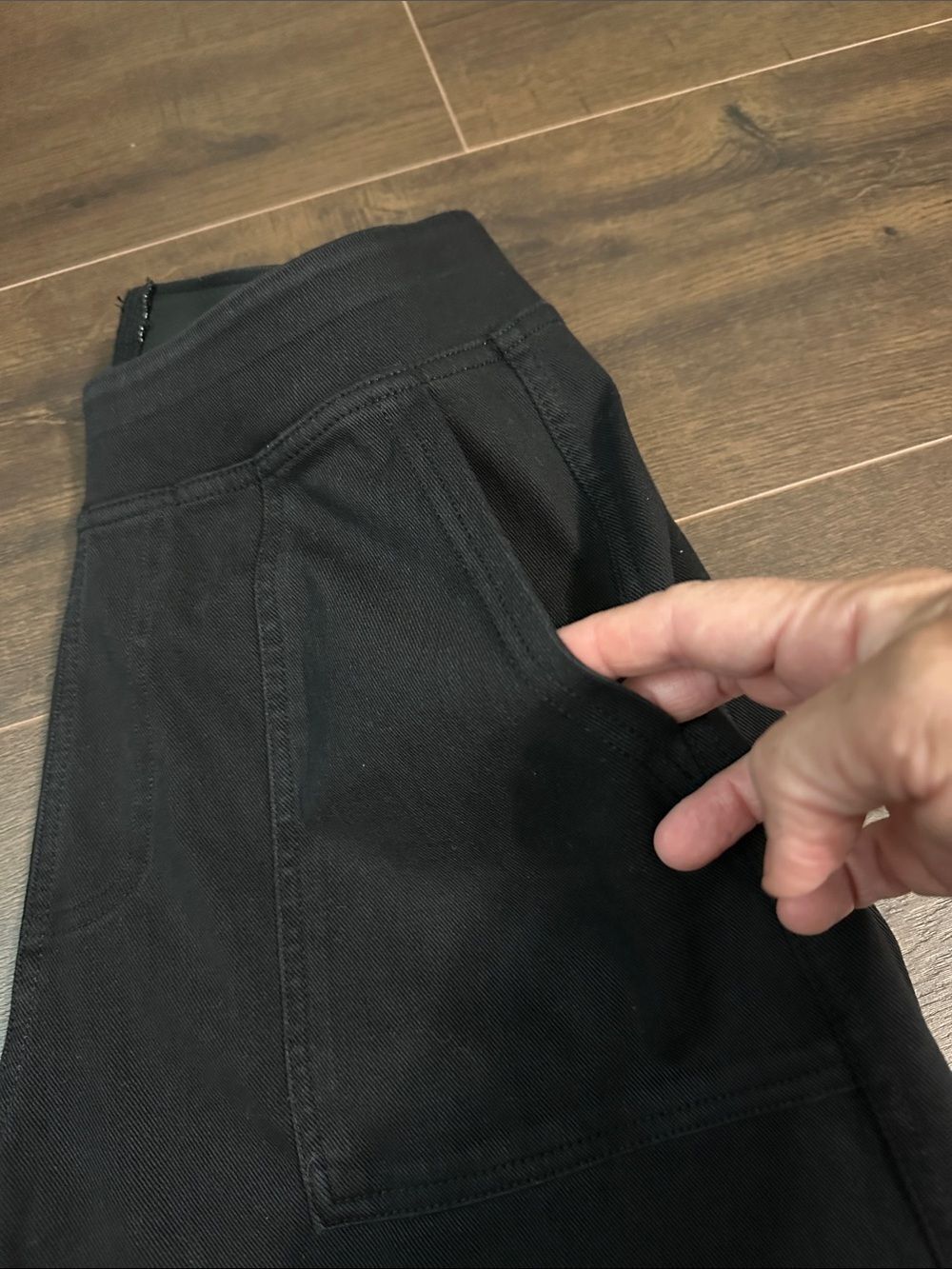 NWT Halara Flex Mid Rise Black Cargo Pockets Straight Leg Casual Jeans - Small - Picture 7 of 13